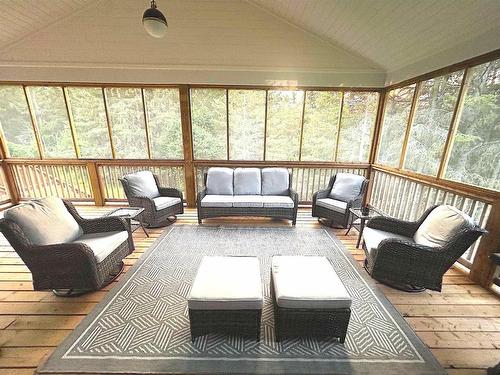 2365 15Th Side Rd., Thunder Bay, ON - Indoor Photo Showing Living Room