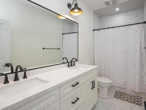 2365 15Th Side Rd., Thunder Bay, ON - Indoor Photo Showing Bathroom