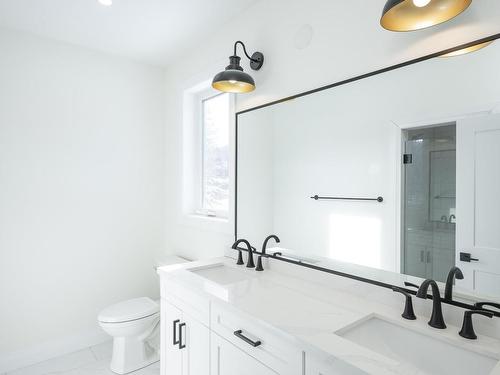 2365 15Th Side Rd., Thunder Bay, ON - Indoor Photo Showing Bathroom