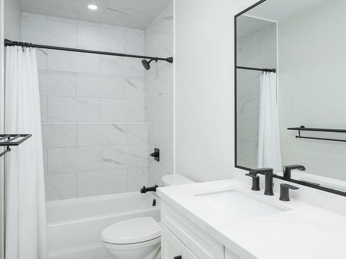 2365 15Th Side Rd., Thunder Bay, ON - Indoor Photo Showing Bathroom