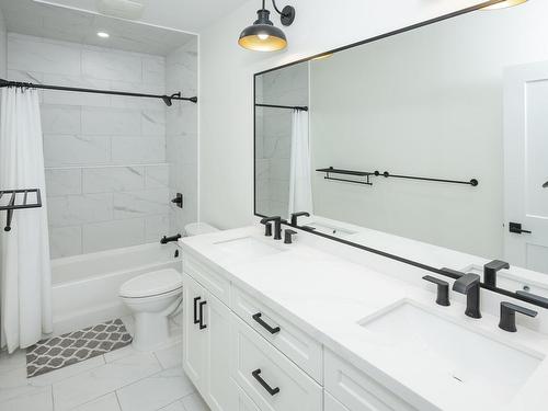 2365 15Th Side Rd., Thunder Bay, ON - Indoor Photo Showing Bathroom