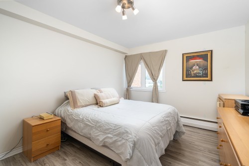 Chambre à coucher principale - 212-575 Ch. Davignon, Dollard-Des-Ormeaux, QC - Indoor Photo Showing Bedroom