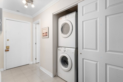 Salle de lavage - 212-575 Ch. Davignon, Dollard-Des-Ormeaux, QC - Indoor Photo Showing Laundry Room