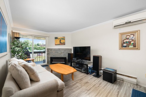 Salon - 212-575 Ch. Davignon, Dollard-Des-Ormeaux, QC - Indoor Photo Showing Living Room With Fireplace