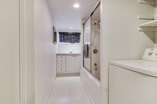 Salle de bains - 10075 Boul. Lévesque E., Laval (Saint-François), QC - Indoor Photo Showing Laundry Room