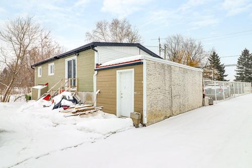 Cour - 10075 Boul. Lévesque E., Laval (Saint-François), QC - Outdoor
