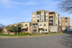 10-33 Songhees Rd  Victoria, BC V9A 7M6