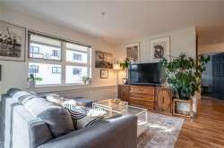 202-2940 Harriet Rd  Saanich, BC V9A 1T3