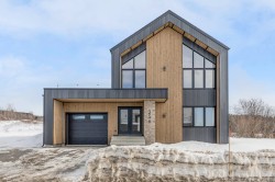 256 Rue des Myrtilles  Saint-Ferréol-Les-Neiges, QC G0A 3R0