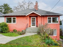 2649 Avebury Ave  Victoria, BC V8R 3W3
