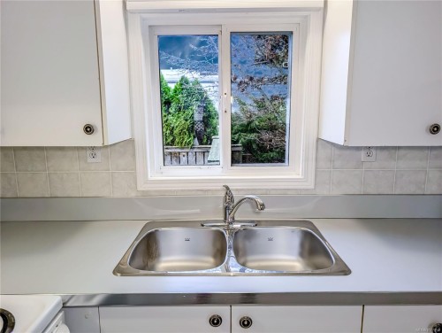 2191 Stadacona Dr, Comox, BC 