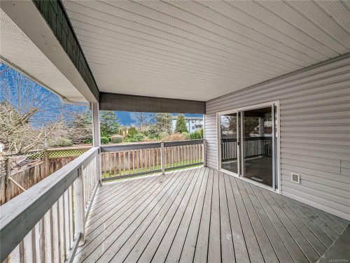 2191 Stadacona Dr, Comox, BC 