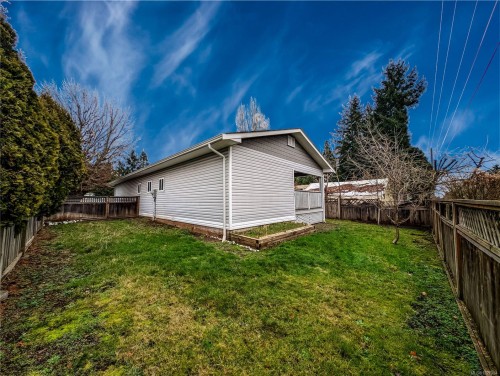 2191 Stadacona Dr, Comox, BC 