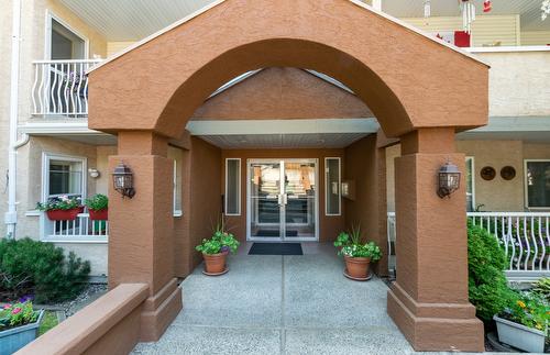 201-251 6 Street  Salmon Arm, BC V1E 1J9