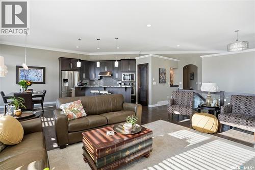 4506 Sandpiper Crescent E, Regina, SK - Indoor Photo Showing Living Room