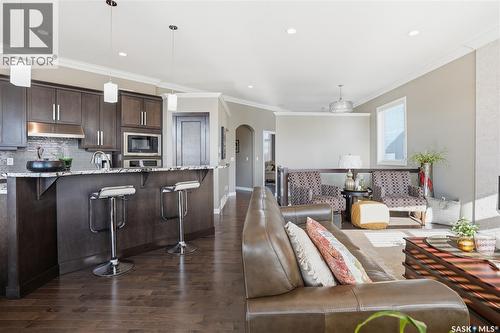 4506 Sandpiper Crescent E, Regina, SK - Indoor Photo Showing Kitchen With Upgraded Kitchen