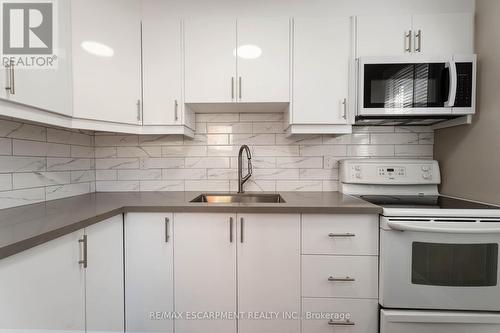 187 Barton Street W, Hamilton, ON - Indoor Photo Showing Kitchen