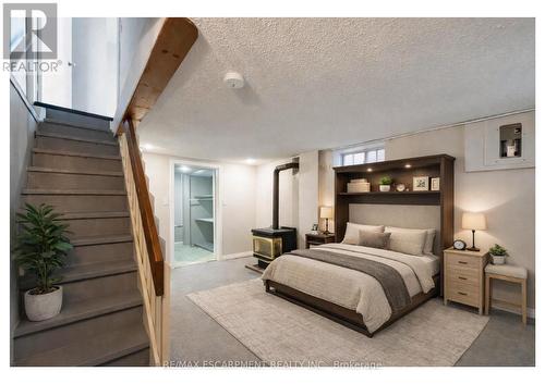 187 Barton Street W, Hamilton, ON - Indoor Photo Showing Bedroom