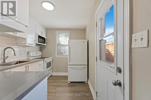 187 Barton Street W, Hamilton, ON - Indoor Photo Showing Kitchen