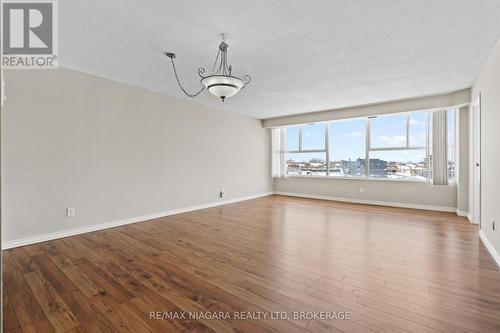 Abundant, light filled, open main living space. - 502 - 7 Gale Crescent, St. Catharines (E. Chester), ON - Indoor Photo Showing Other Room