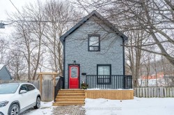 34 Bond Street S Hamilton, ON L9H 3H1