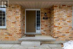 27 WOODSIDE DRIVE  Tillsonburg, ON N4G 5P9