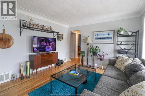 858 Laporte, Windsor, ON - Indoor Photo Showing Living Room