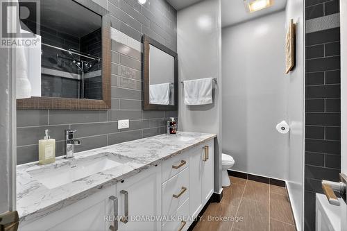 2462 Tupper Avenue, Ottawa, ON - Indoor Photo Showing Bathroom