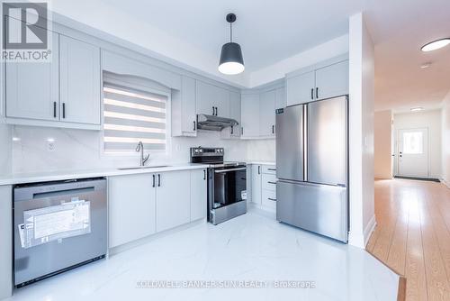 13 Travis Crescent, Brampton, ON - Indoor Photo Showing Kitchen