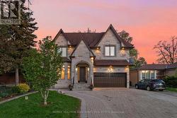 255 HOMEWOOD AVENUE  Toronto, ON M2R 2N4