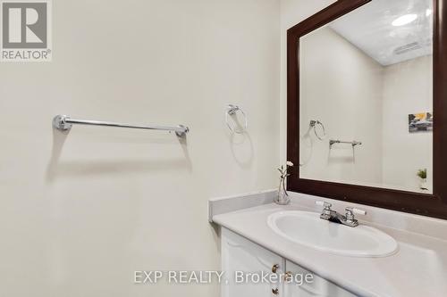 9039 Yonge Street, Richmond Hill, ON - Indoor Photo Showing Bathroom