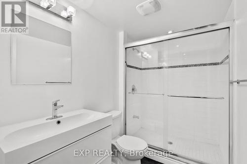 9039 Yonge Street, Richmond Hill, ON - Indoor Photo Showing Bathroom