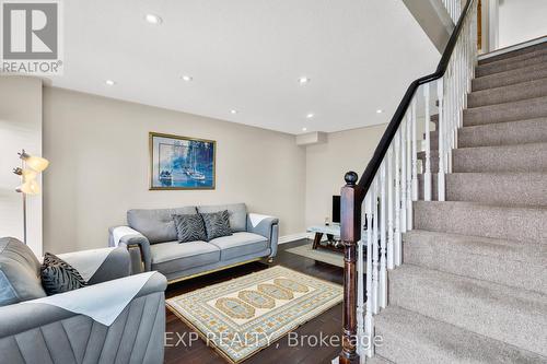 9039 Yonge Street, Richmond Hill, ON - Indoor Photo Showing Living Room