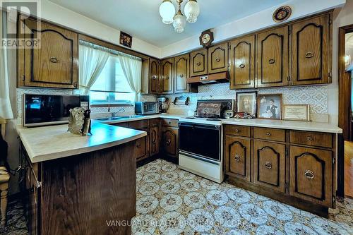 92 Skelton Boulevard, Brampton, ON - Indoor Photo Showing Kitchen