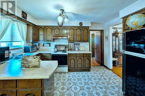 92 Skelton Boulevard, Brampton, ON - Indoor Photo Showing Kitchen