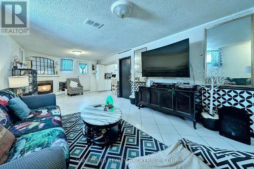 92 Skelton Boulevard, Brampton, ON - Indoor Photo Showing Living Room