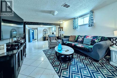 92 Skelton Boulevard, Brampton, ON - Indoor Photo Showing Living Room