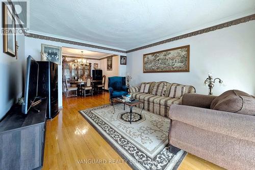 92 Skelton Boulevard, Brampton, ON - Indoor Photo Showing Living Room