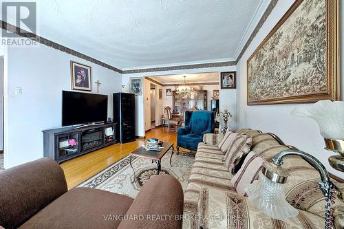92 Skelton Boulevard, Brampton, ON - Indoor Photo Showing Living Room