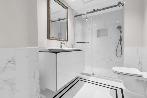 Exercise Room - 406-250 Av. Clarke, Westmount, QC - Indoor Photo Showing Bathroom