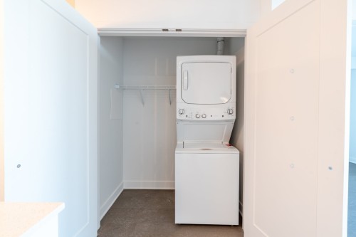 Salle de lavage - 1008-7070 Boul. Newman, Montréal (Lasalle), QC - Indoor Photo Showing Laundry Room