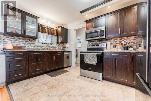 89 Devonshire Street, Kapuskasing, ON - Indoor Photo Showing Kitchen With Upgraded Kitchen
