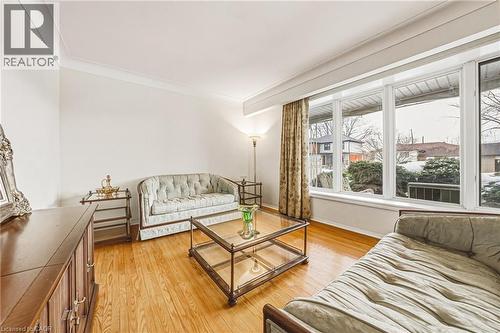 5410 Murray Crescent, Burlington, ON - Indoor Photo Showing Living Room