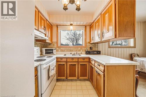 5410 Murray Crescent, Burlington, ON - Indoor Photo Showing Kitchen With Double Sink