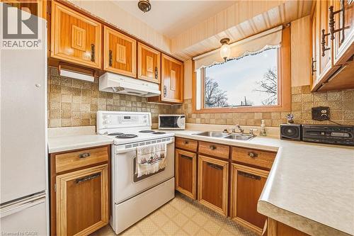 5410 Murray Crescent, Burlington, ON - Indoor Photo Showing Kitchen With Double Sink