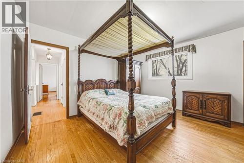 5410 Murray Crescent, Burlington, ON - Indoor Photo Showing Bedroom
