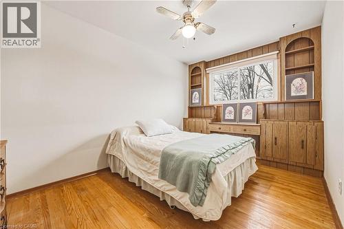 5410 Murray Crescent, Burlington, ON - Indoor Photo Showing Bedroom