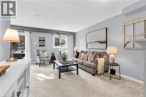 99 Lynden Circle, Georgetown, ON - Indoor Photo Showing Living Room