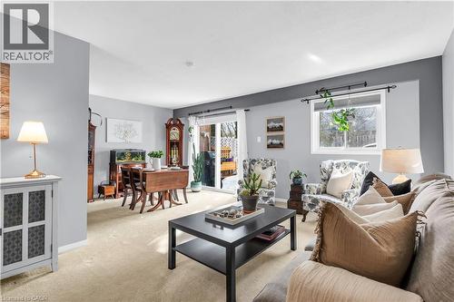 99 Lynden Circle, Georgetown, ON - Indoor Photo Showing Living Room