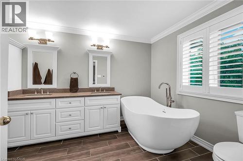 2371 Pathfinder Drive, Burlington, ON - Indoor Photo Showing Bathroom